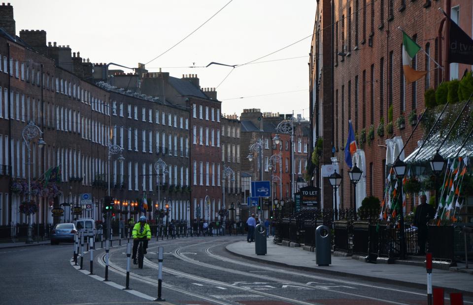Rue à Dublin le soir